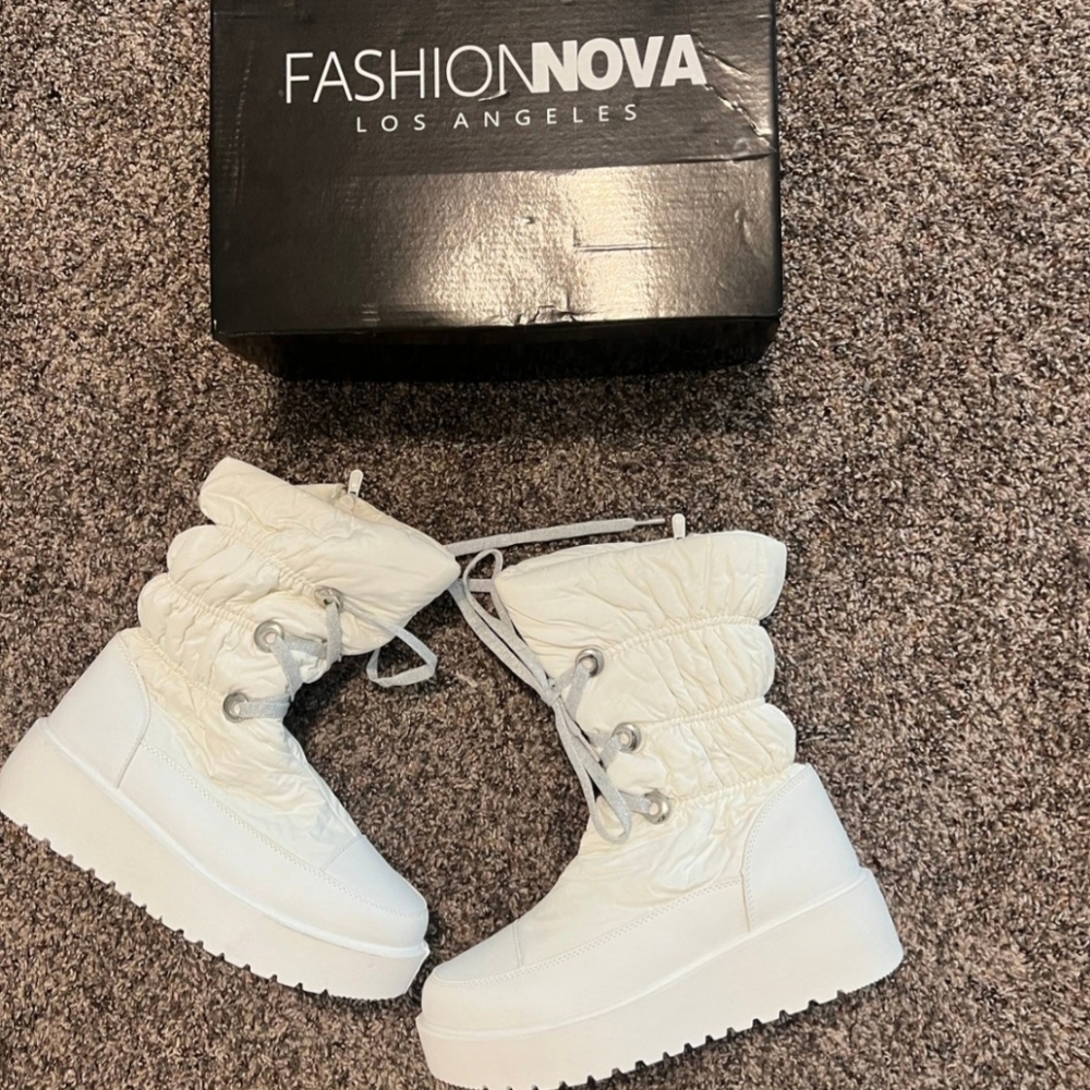 Fashion Nova snow boots